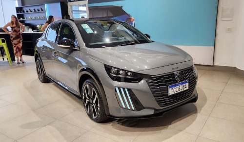 بررسی پژو 208